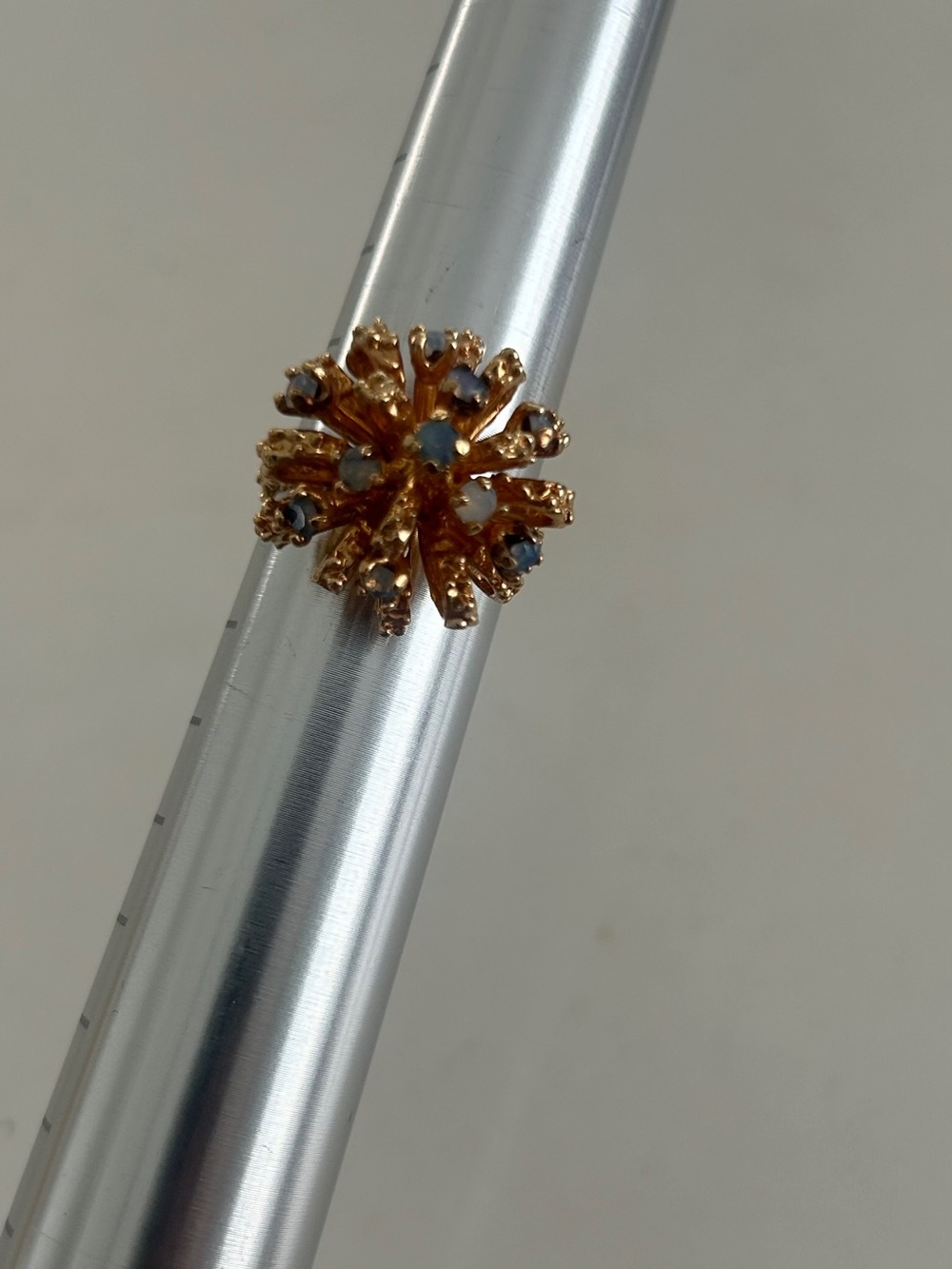 Sarah Coventry 18kt HGE starburst opalescent stones Cocktail Ring size 8 1/4